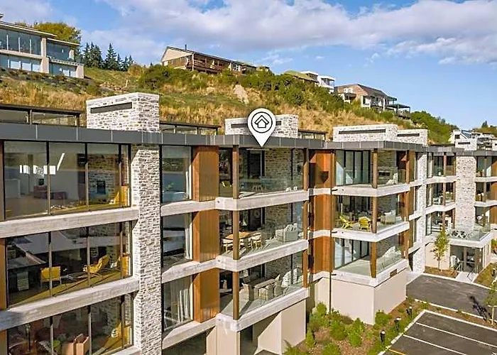 Luxurious Lakefront Penthouse * 瓦纳卡