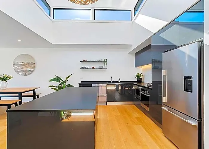 Luxurious Lakefront Penthouse 酒店 *
